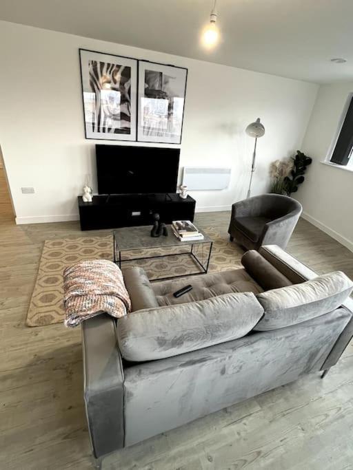Luxurious City View Apartment In Salford Манчестер Экстерьер фото