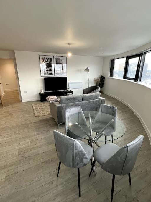 Luxurious City View Apartment In Salford Манчестер Экстерьер фото