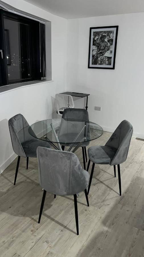 Luxurious City View Apartment In Salford Манчестер Экстерьер фото